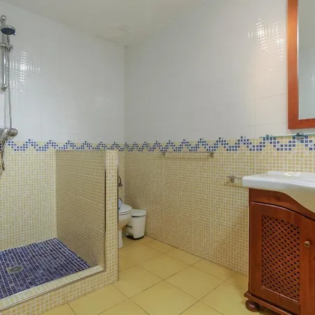 Marina I Beachfront By Holidays Vila