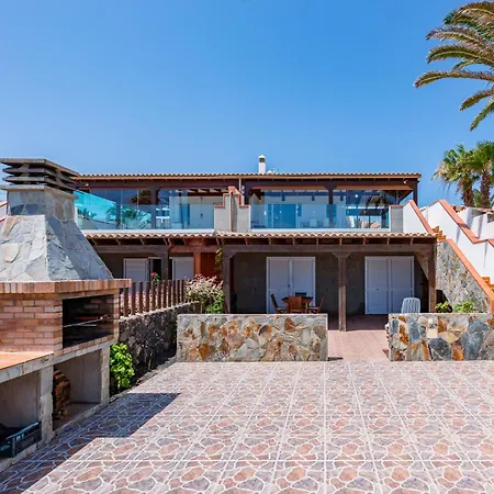 Marina I Beachfront By Holidays 别墅 *